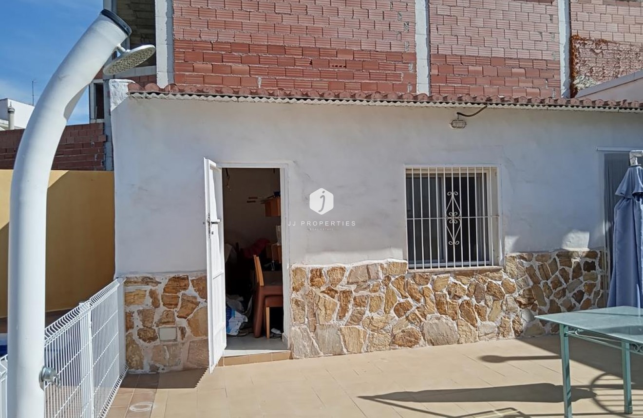 D'occasion - Chalet -
Los Montesinos - PUEBLO CENTRO