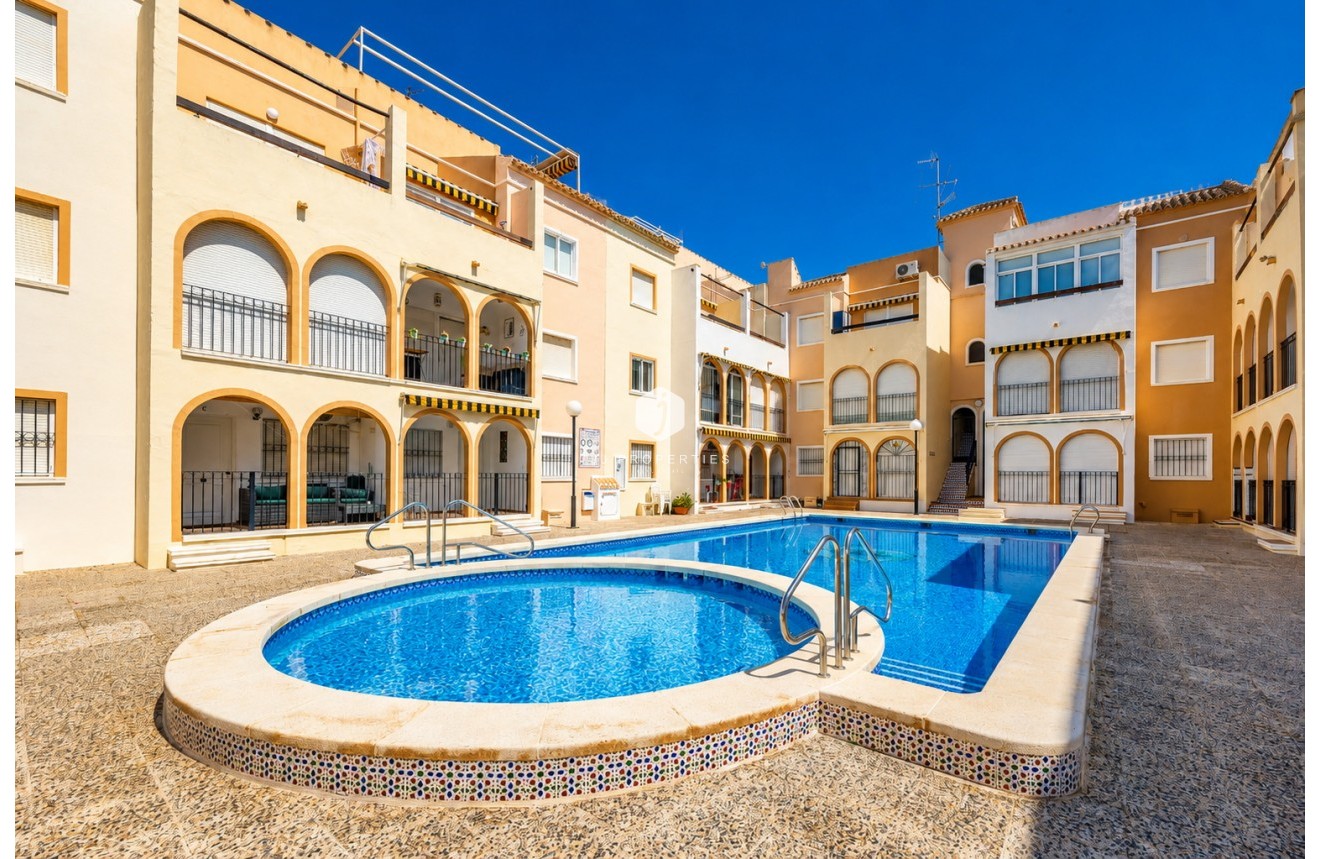 Resale - Bungalow -
Torrevieja - Costa Blanca