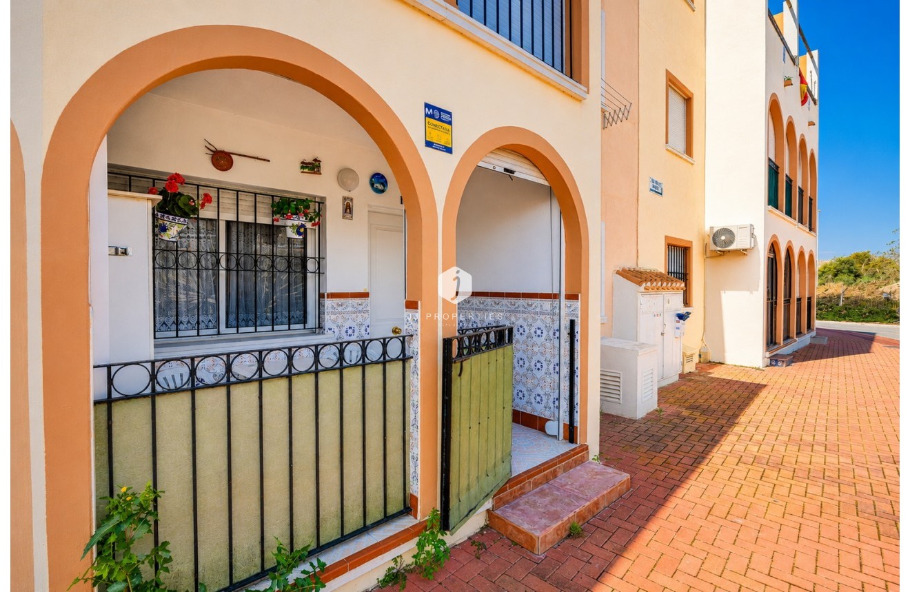 Resale - Bungalow -
Torrevieja - Costa Blanca