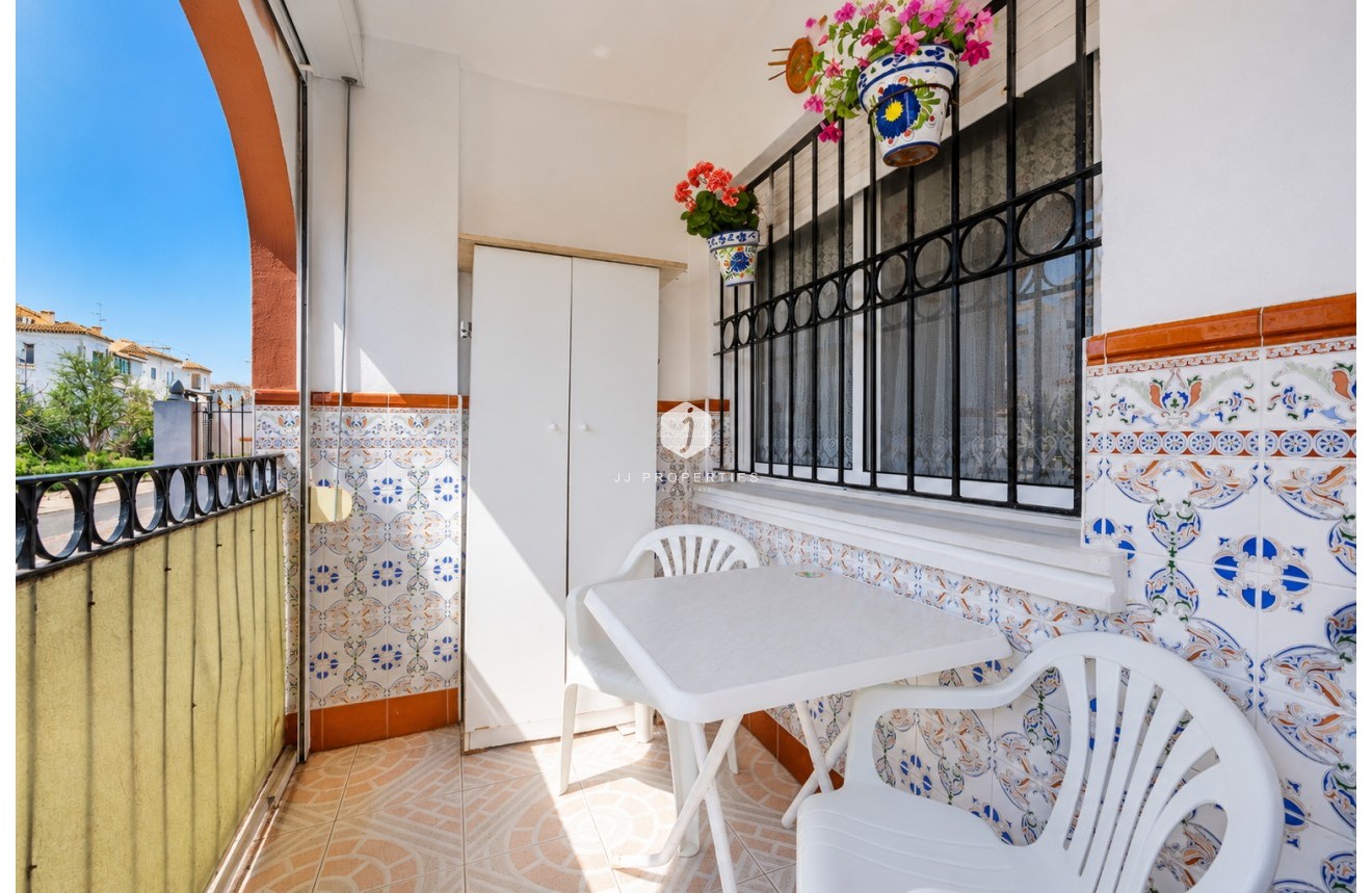 Resale - Bungalow -
Torrevieja - Costa Blanca
