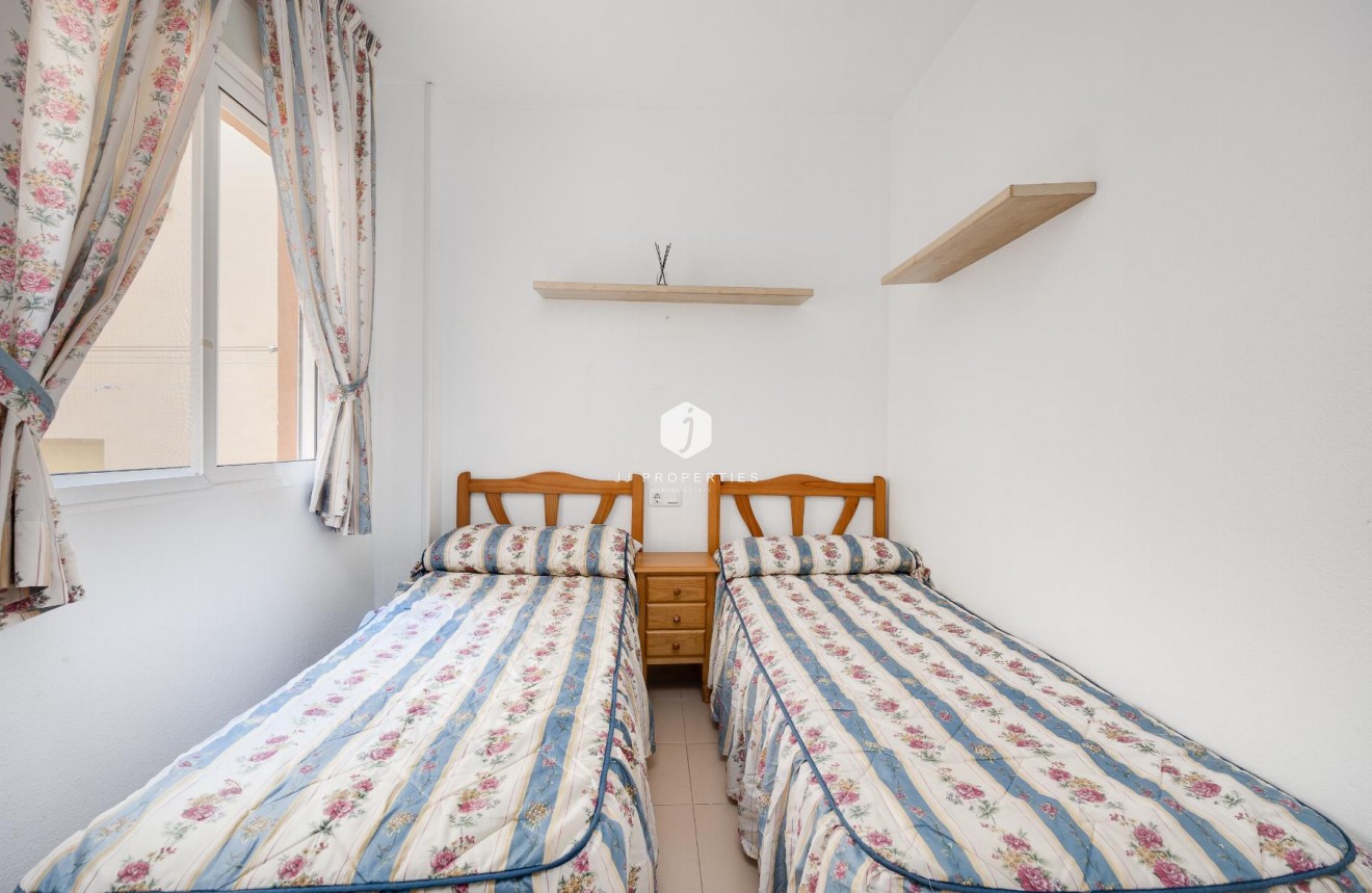 Resale - Bungalow -
Torrevieja - Costa Blanca