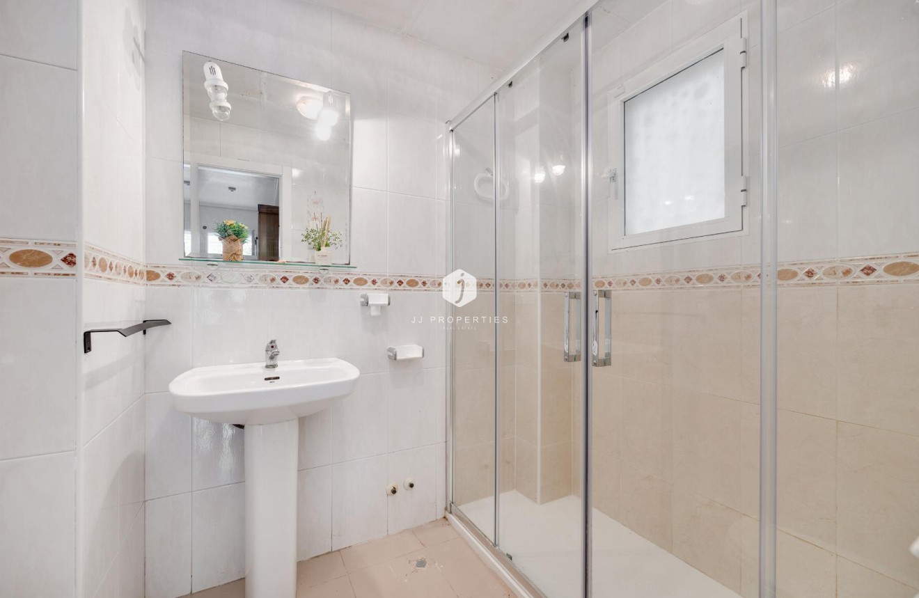 Resale - Bungalow -
Torrevieja - Costa Blanca