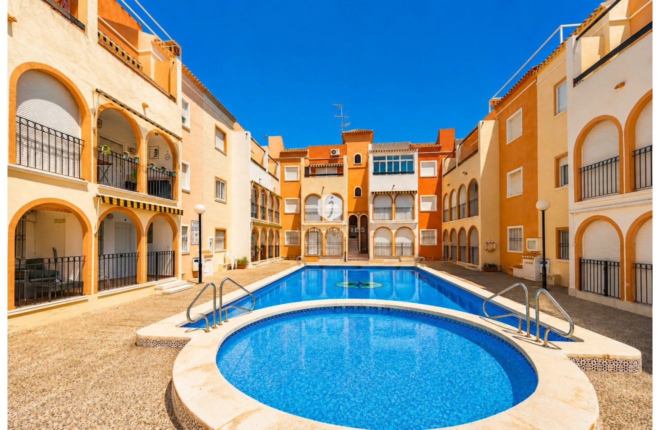 Resale - Bungalow -
Torrevieja - Costa Blanca