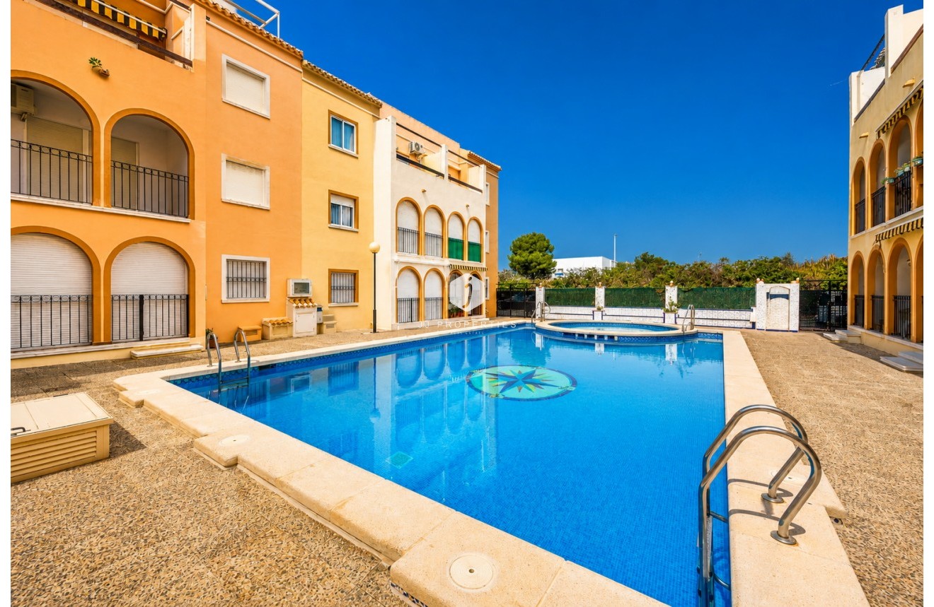 Resale - Bungalow -
Torrevieja - Costa Blanca