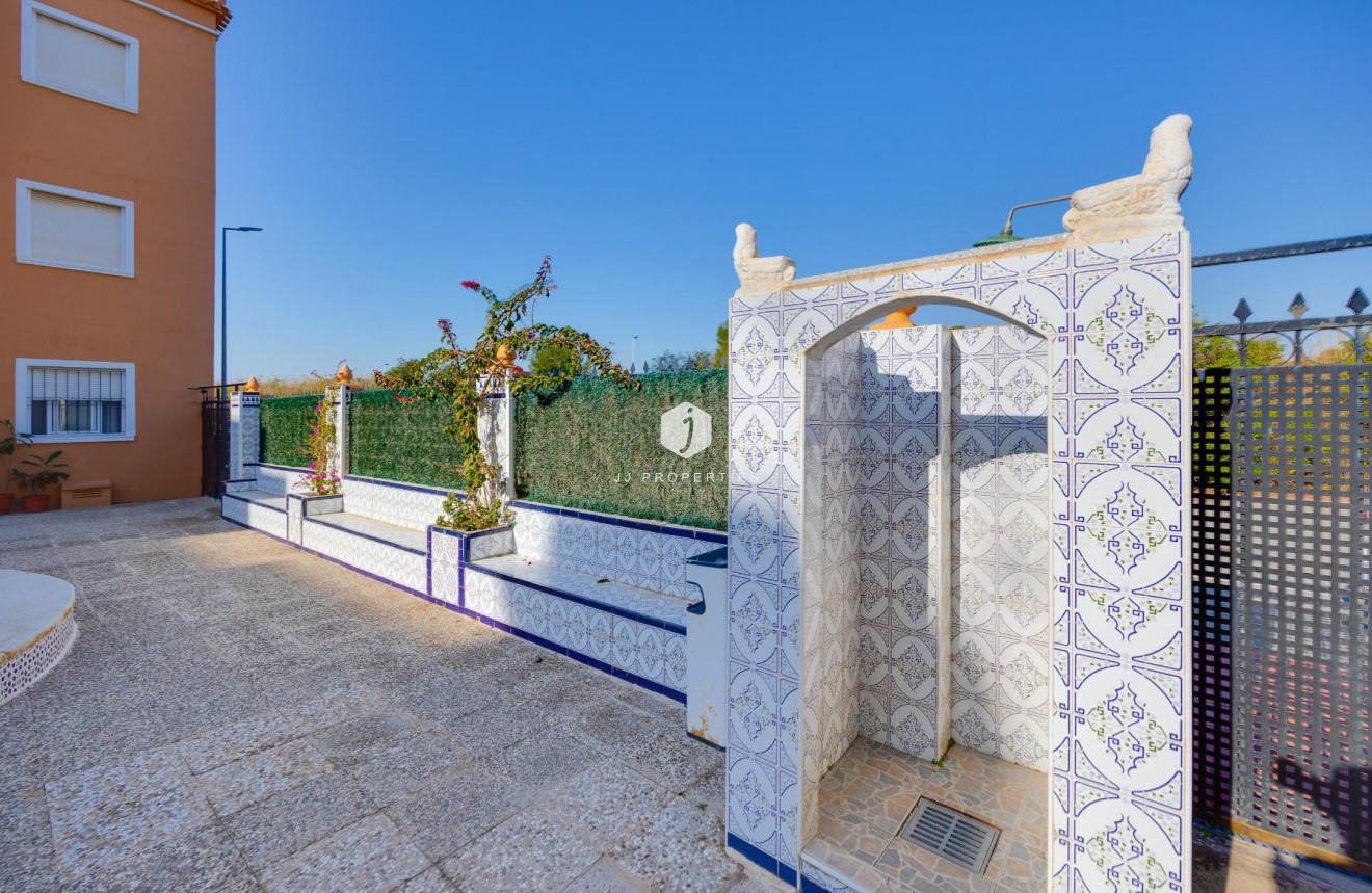 Resale - Bungalow -
Torrevieja - Costa Blanca