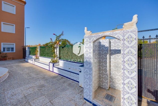 Resale - Bungalow -
Torrevieja - Costa Blanca