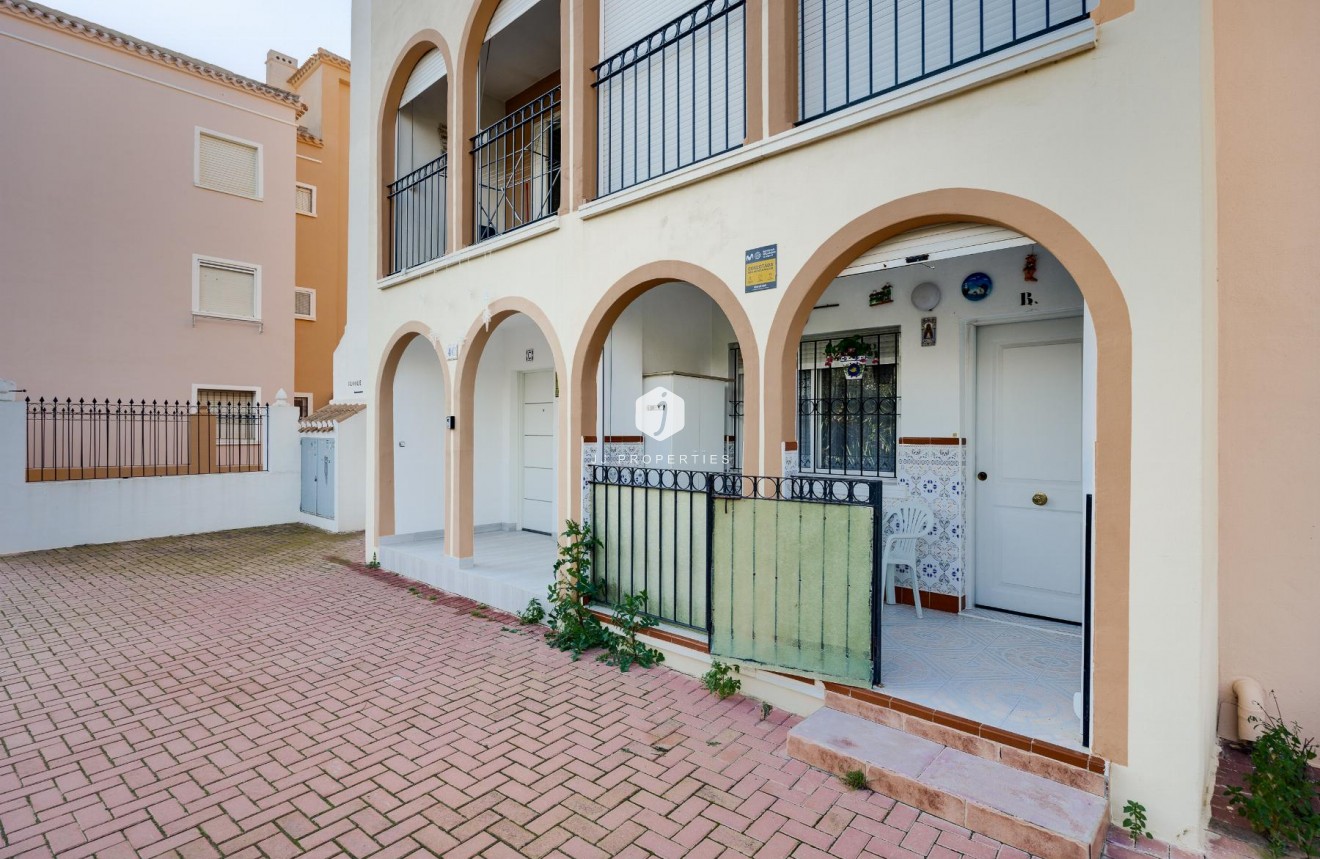 Resale - Bungalow -
Torrevieja - Costa Blanca