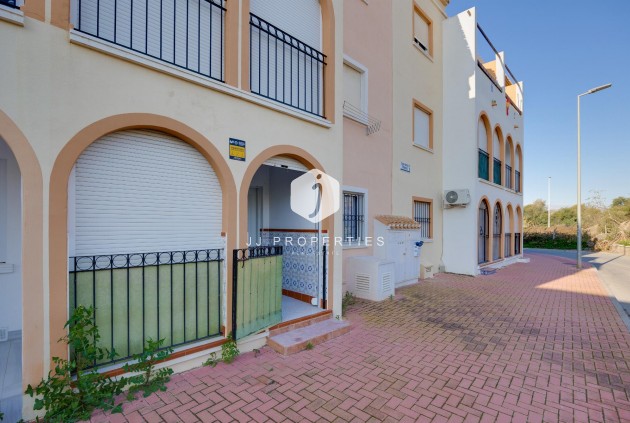 Resale - Bungalow -
Torrevieja - Costa Blanca