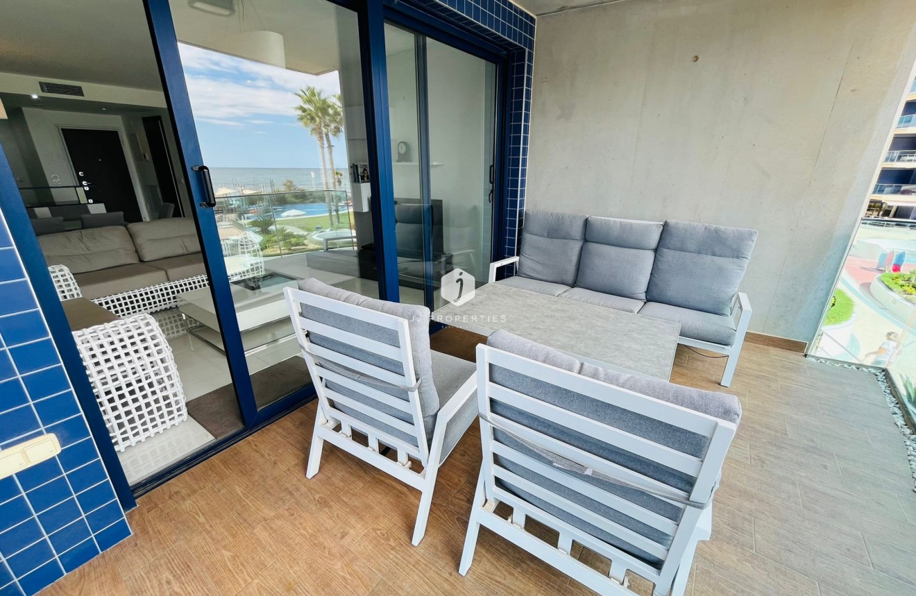 D'occasion - Appartement -
Punta Prima - Costa Blanca