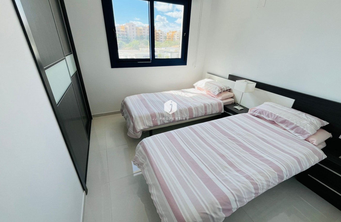 D'occasion - Appartement -
Punta Prima - Costa Blanca