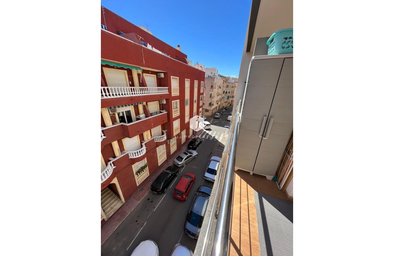 Resale - Apartment / flat -
Torrevieja - Centro
