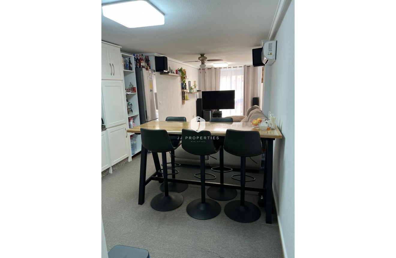 Resale - Apartment / flat -
Torrevieja - Centro