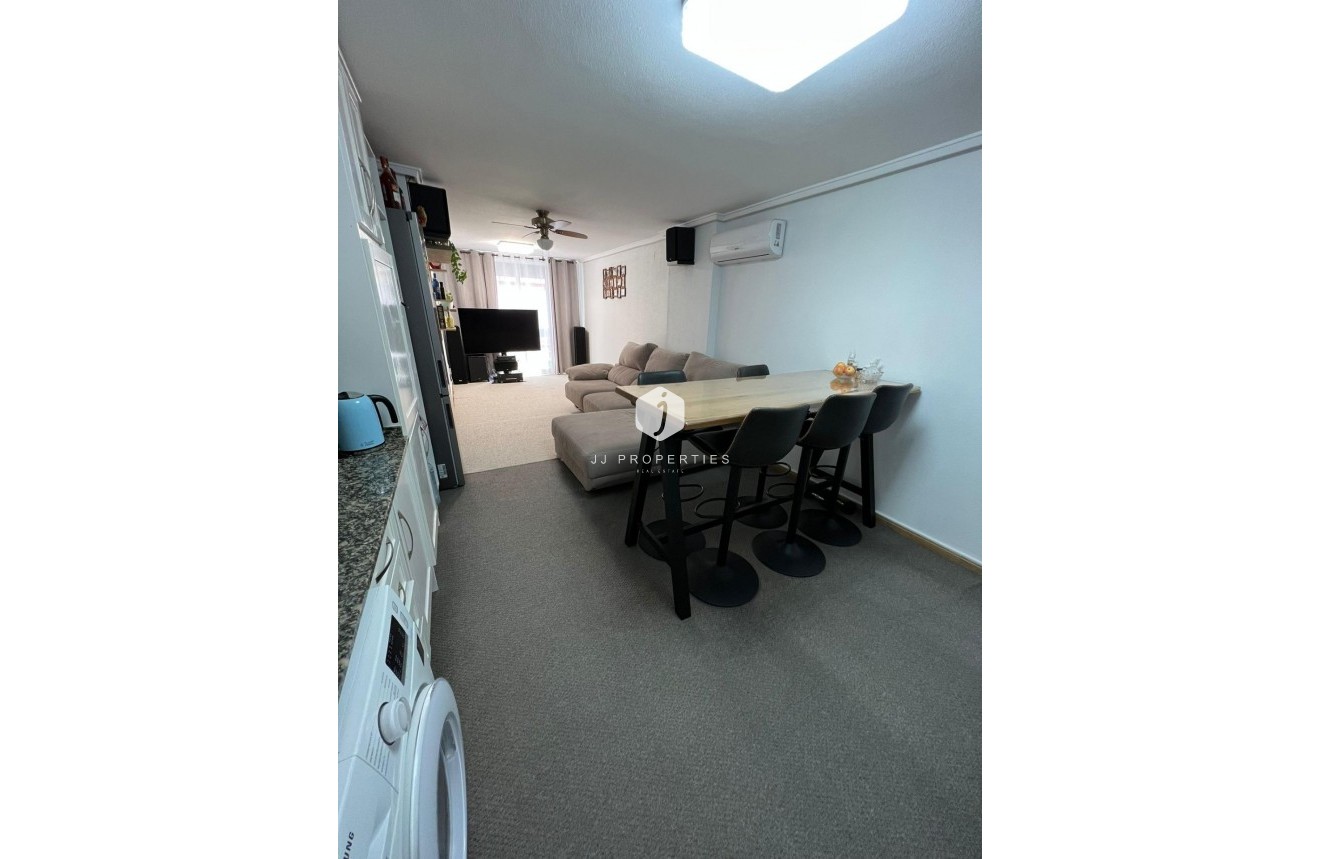 Resale - Apartment / flat -
Torrevieja - Centro