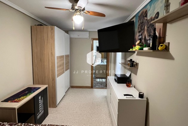 Resale - Apartment / flat -
Torrevieja - Centro