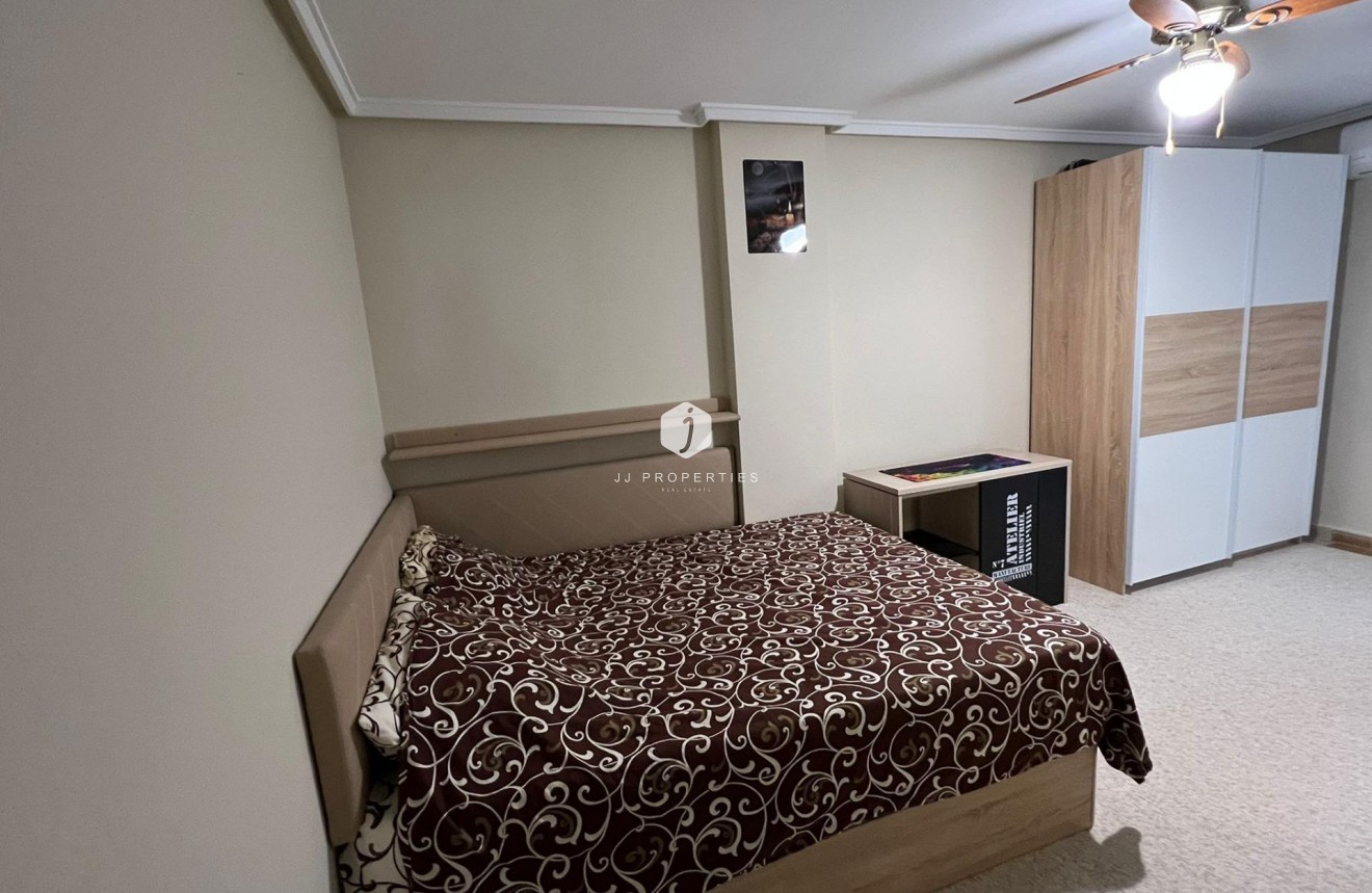 Resale - Apartment / flat -
Torrevieja - Centro
