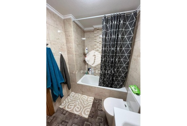 Resale - Apartment / flat -
Torrevieja - Centro