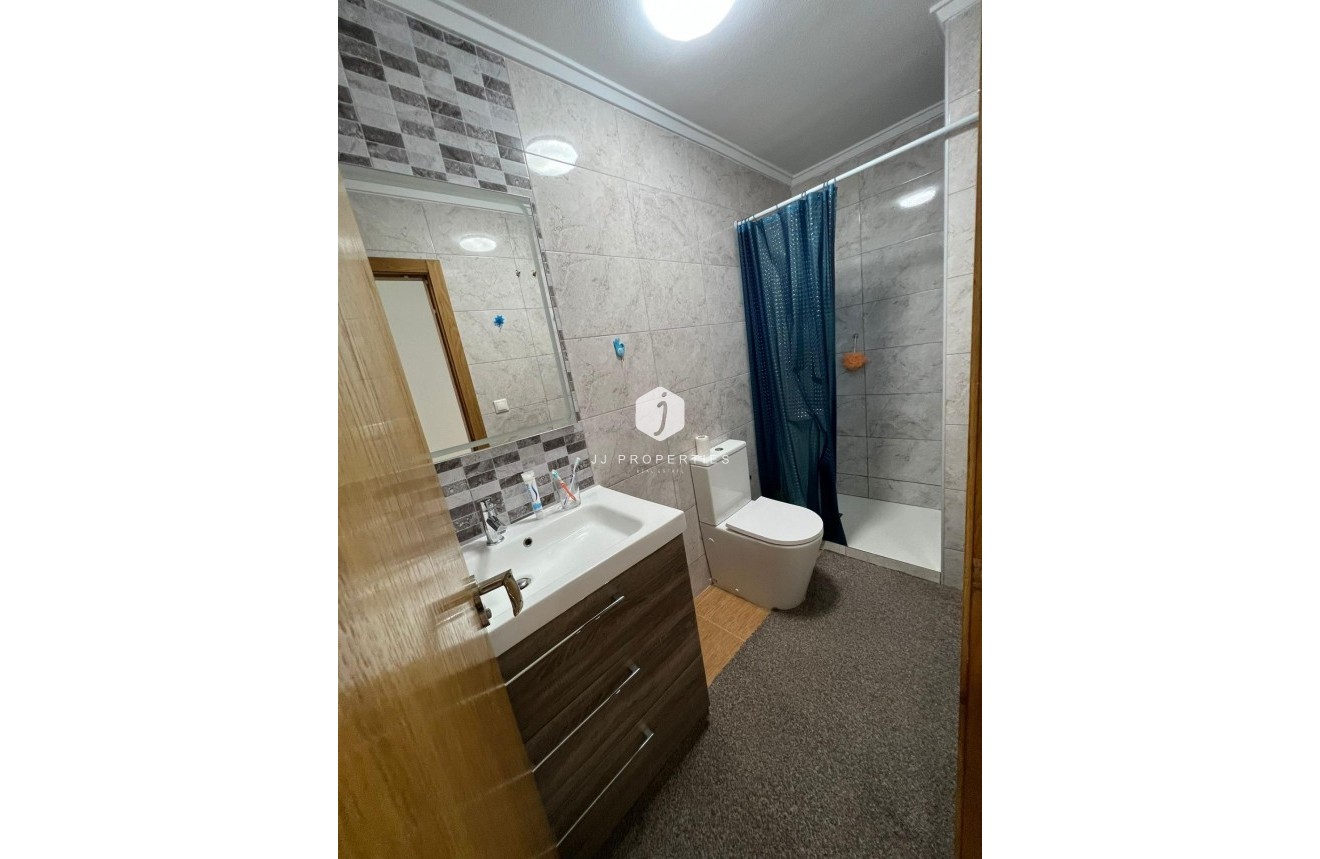 Resale - Apartment / flat -
Torrevieja - Centro