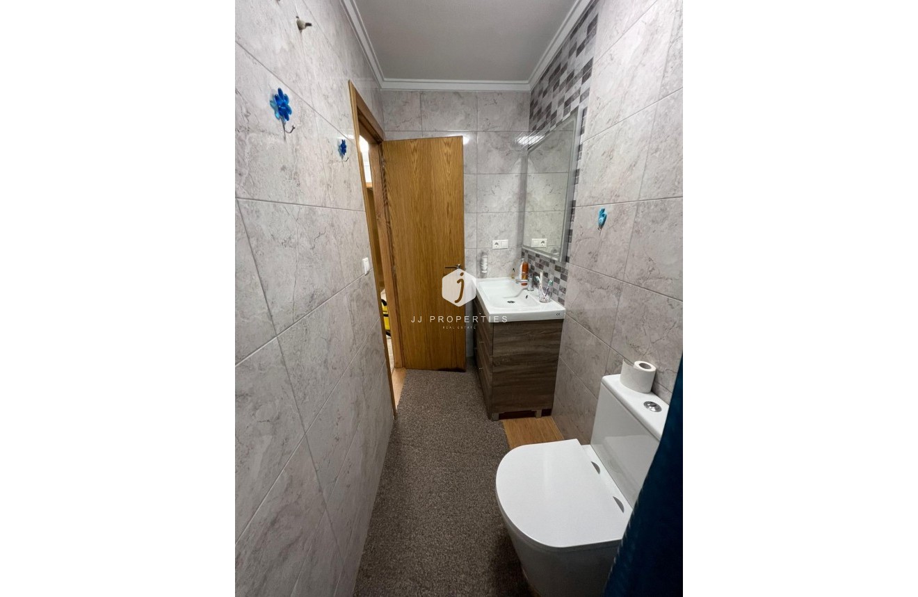 Resale - Apartment / flat -
Torrevieja - Centro