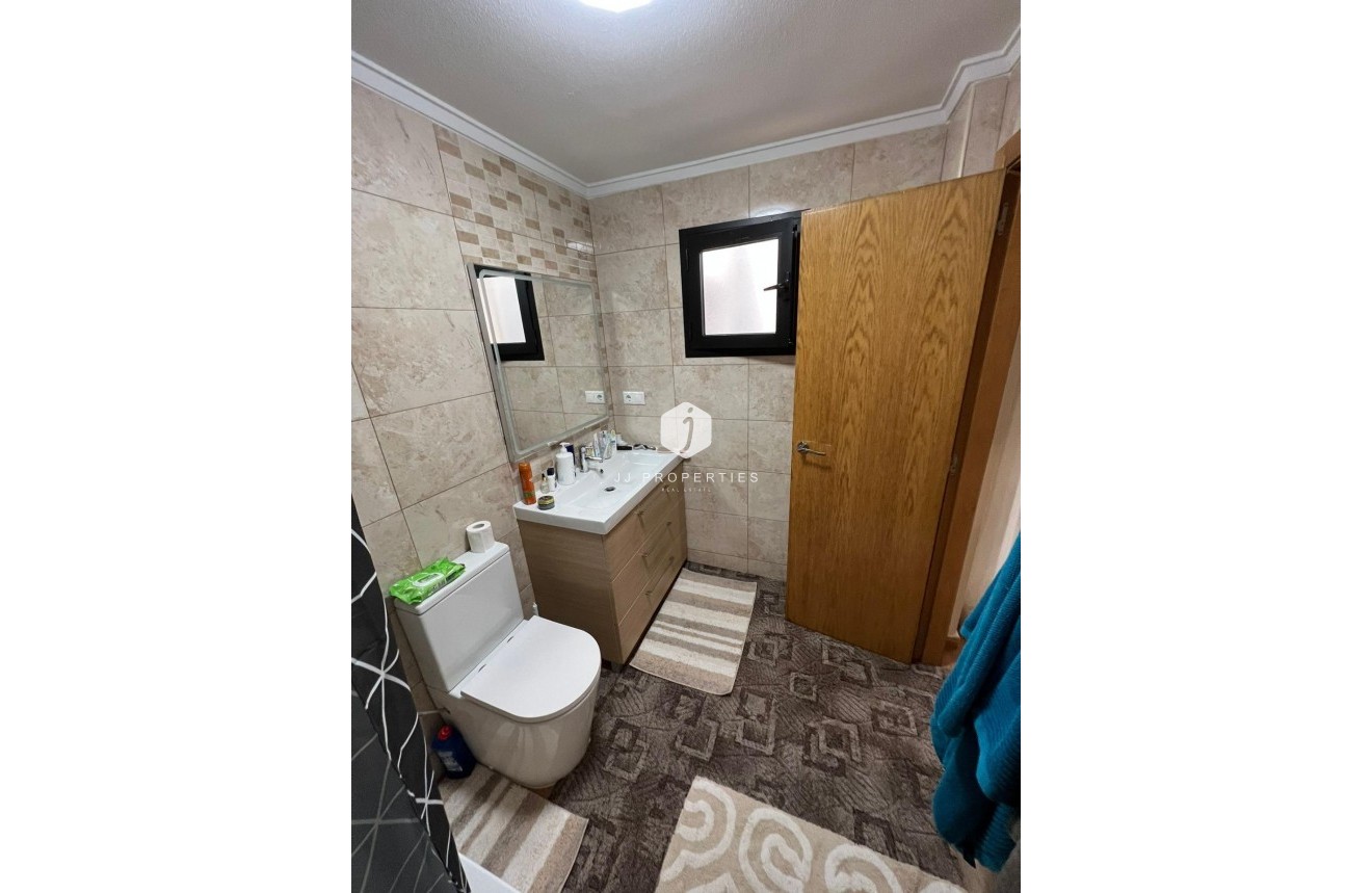 Resale - Apartment / flat -
Torrevieja - Centro