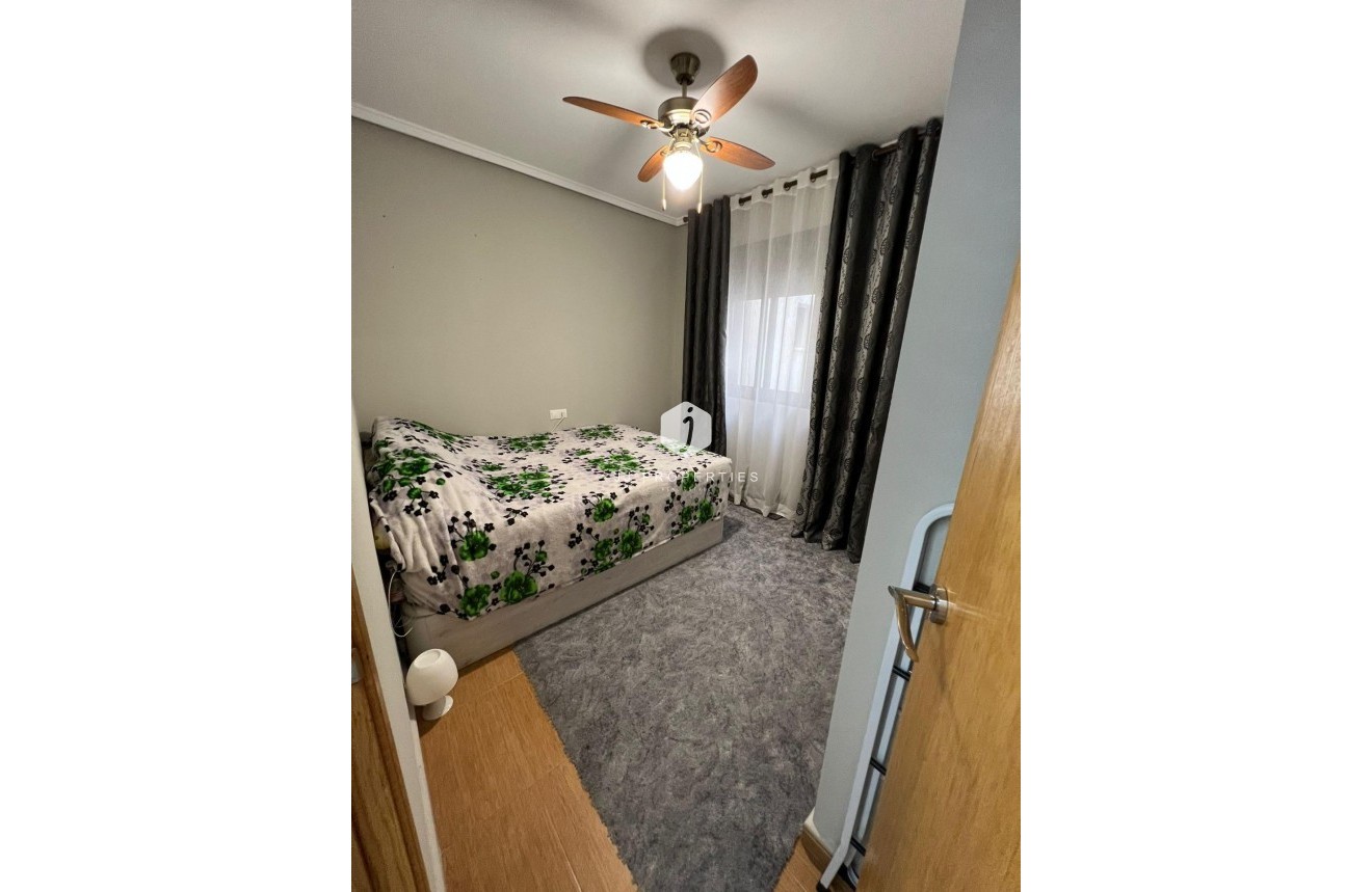 Resale - Apartment / flat -
Torrevieja - Centro