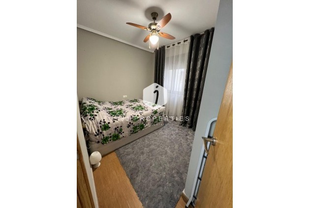 Resale - Apartment / flat -
Torrevieja - Centro