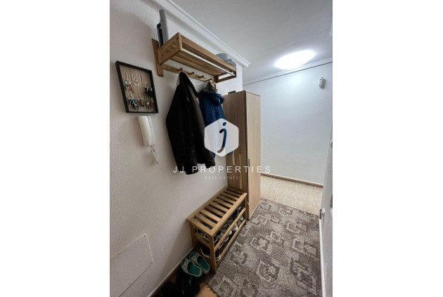 Resale - Apartment / flat -
Torrevieja - Centro
