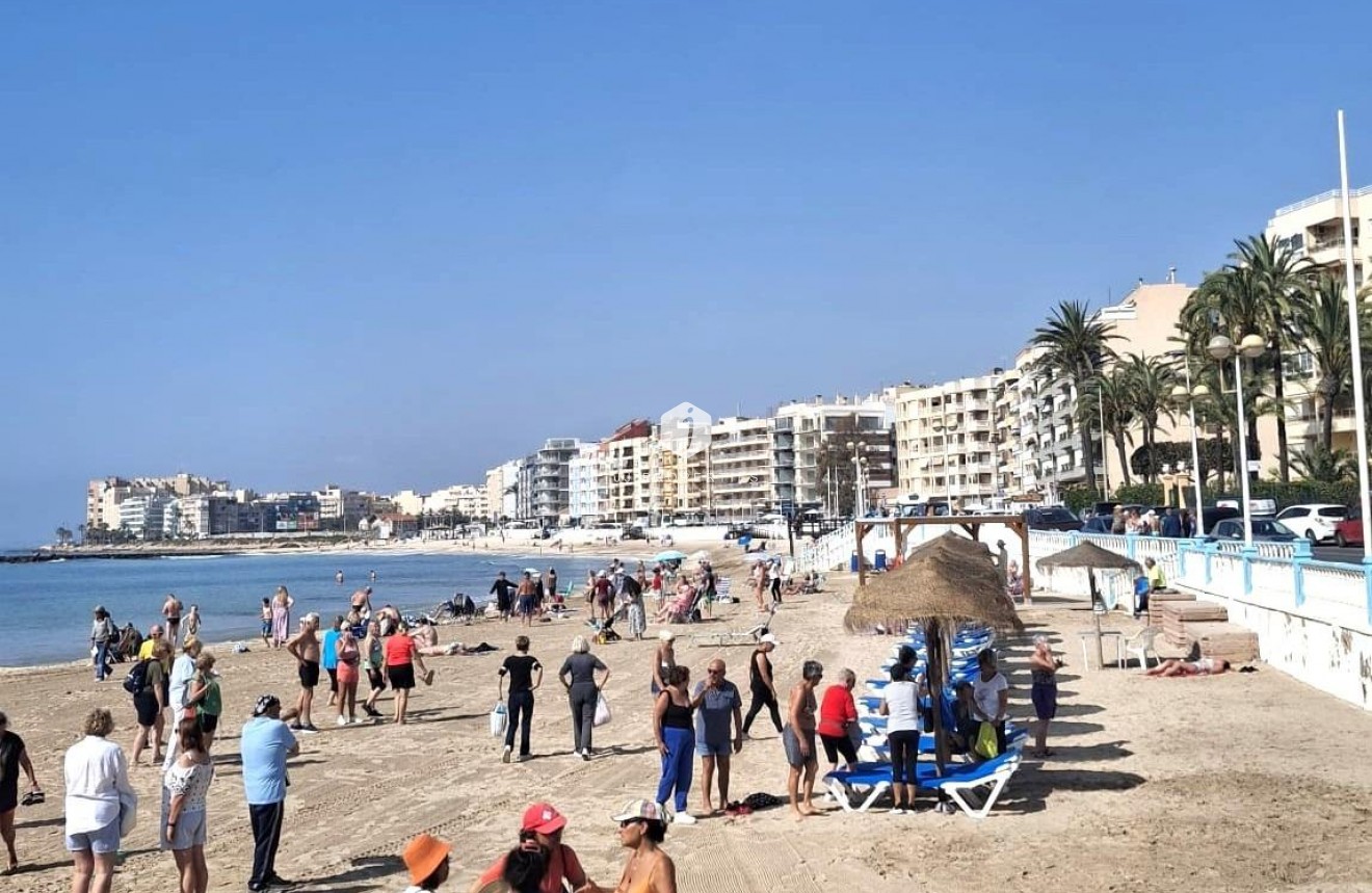 Resale - Apartment / flat -
Torrevieja - Centro