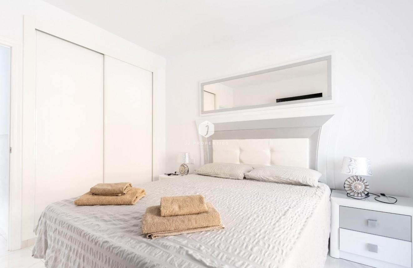 Resale - Chalet -
Torrevieja - Punta prima