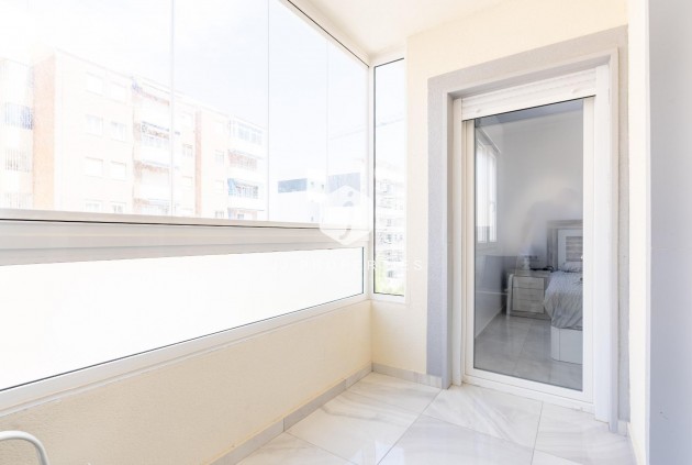 Resale - Chalet -
Torrevieja - Punta prima