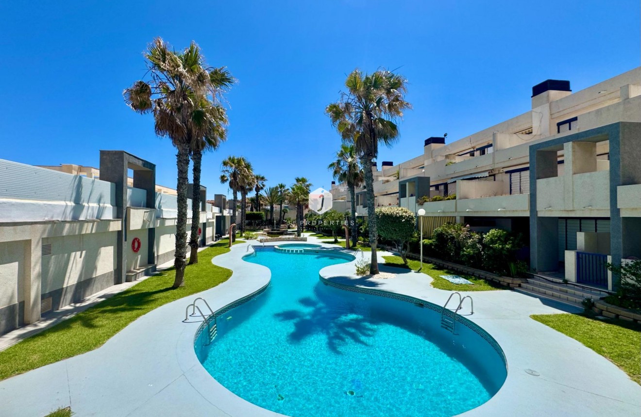 D'occasion - Appartement -
Torrevieja - Torre la mata