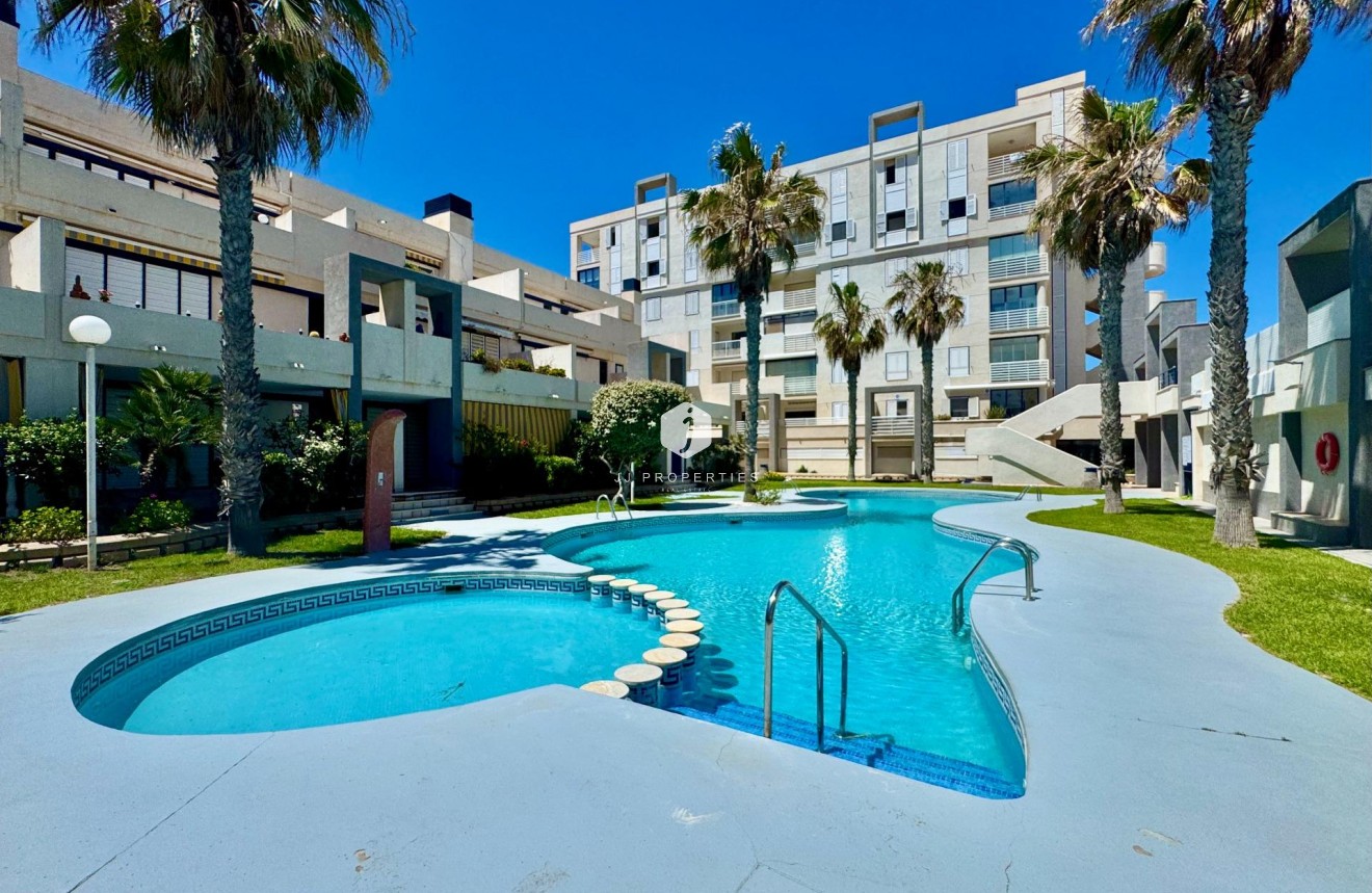 D'occasion - Appartement -
Torrevieja - Torre la mata
