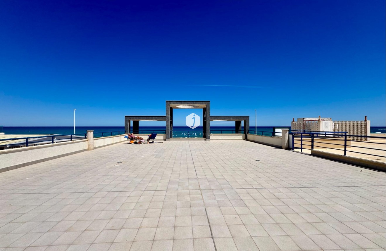 D'occasion - Appartement -
Torrevieja - Torre la mata