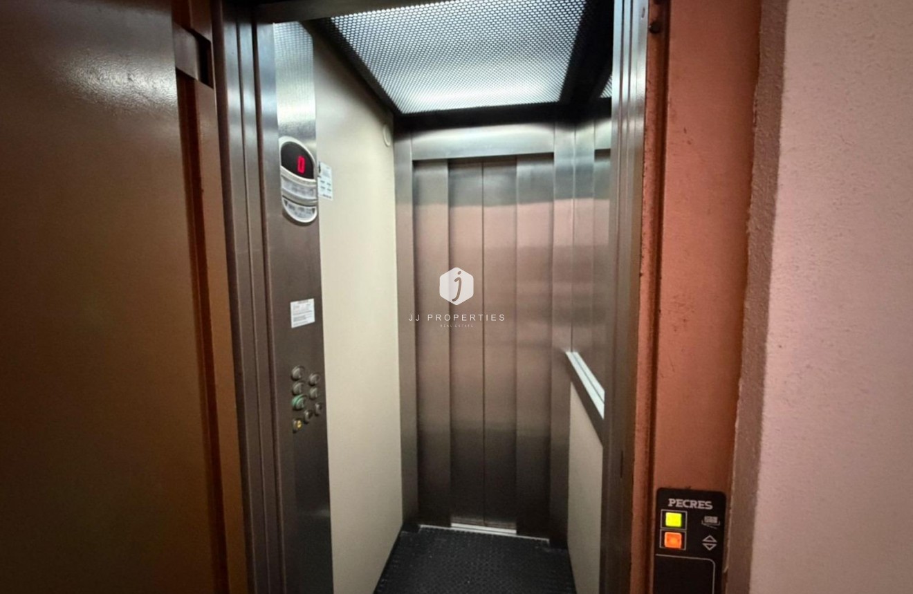 D'occasion - Appartement -
Torrevieja - Centro
