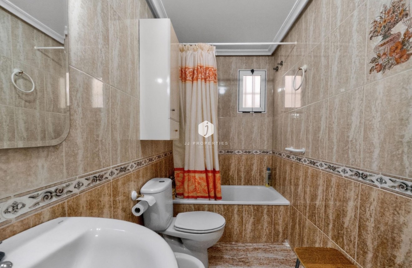 D'occasion - Appartement -
Torrevieja - Playa de los locos
