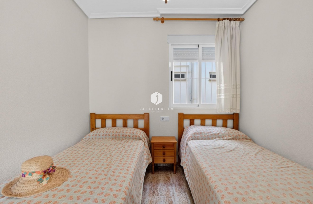 D'occasion - Appartement -
Torrevieja - Playa de los locos