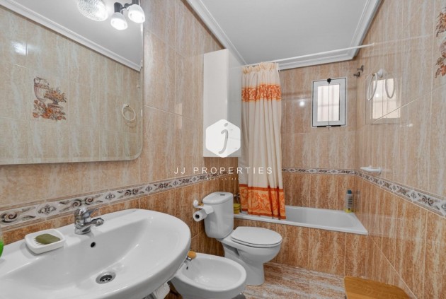D'occasion - Appartement -
Torrevieja - Playa de los locos