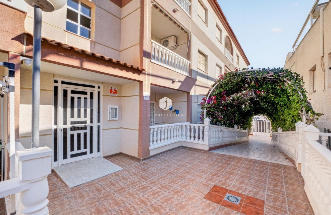 D'occasion - Appartement -
Torrevieja - Playa de los locos