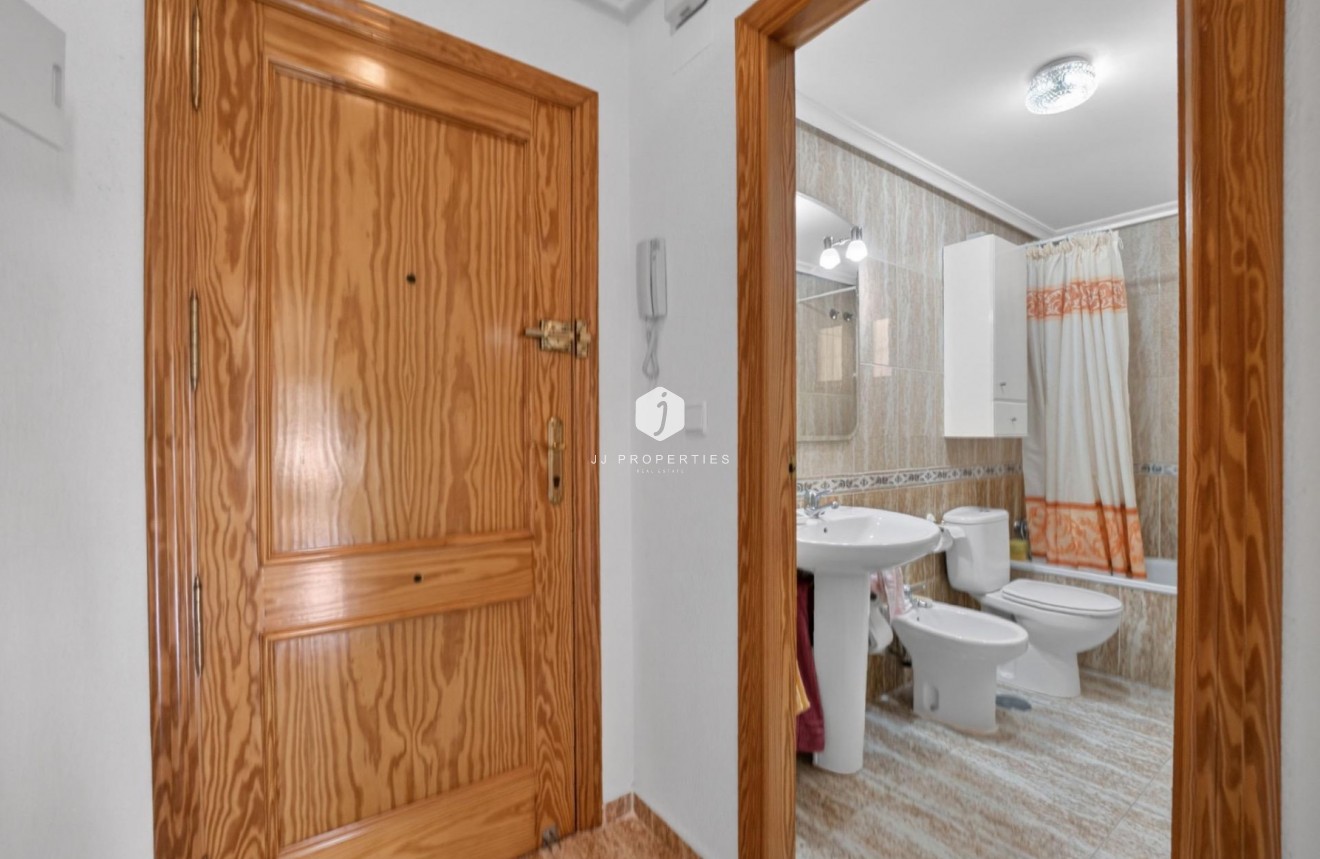 D'occasion - Appartement -
Torrevieja - Playa de los locos