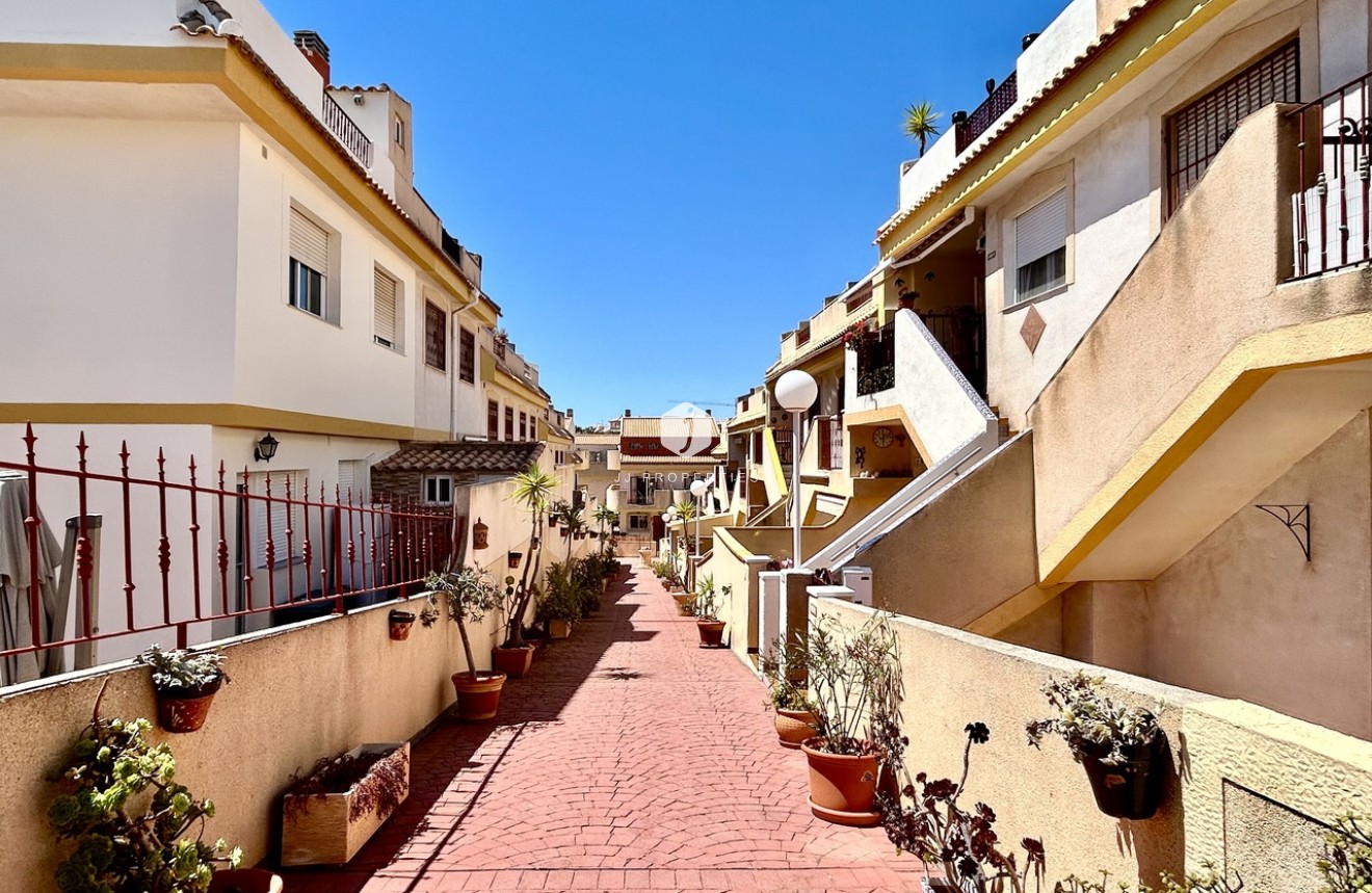 Z drugiej ręki - Mieszkanie w bloku -
La Zenia - Costa Blanca