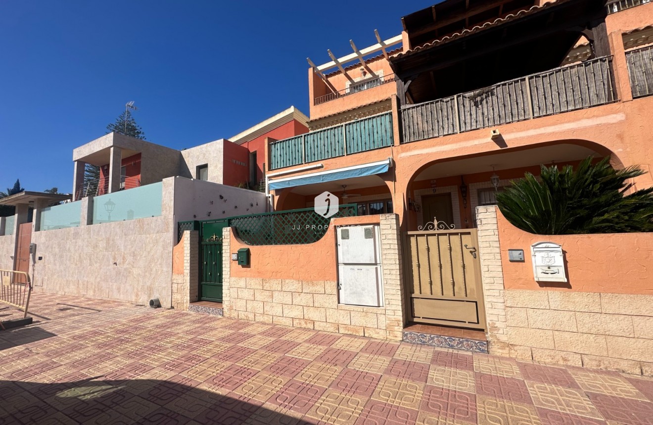 D'occasion - Chalet -
Jacarilla - Inland