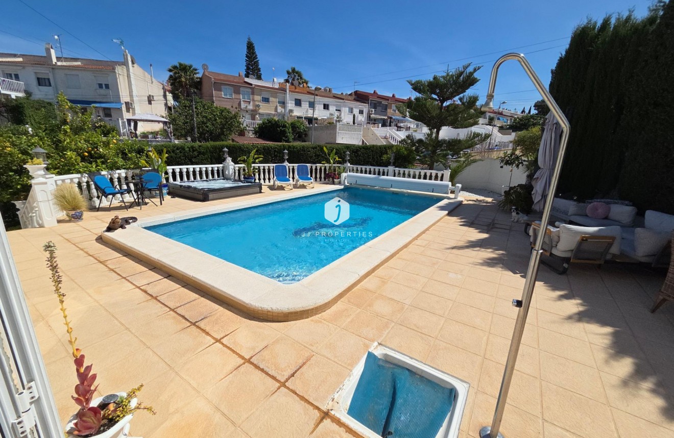 D'occasion - Chalet -
Torrevieja - Los Balcones