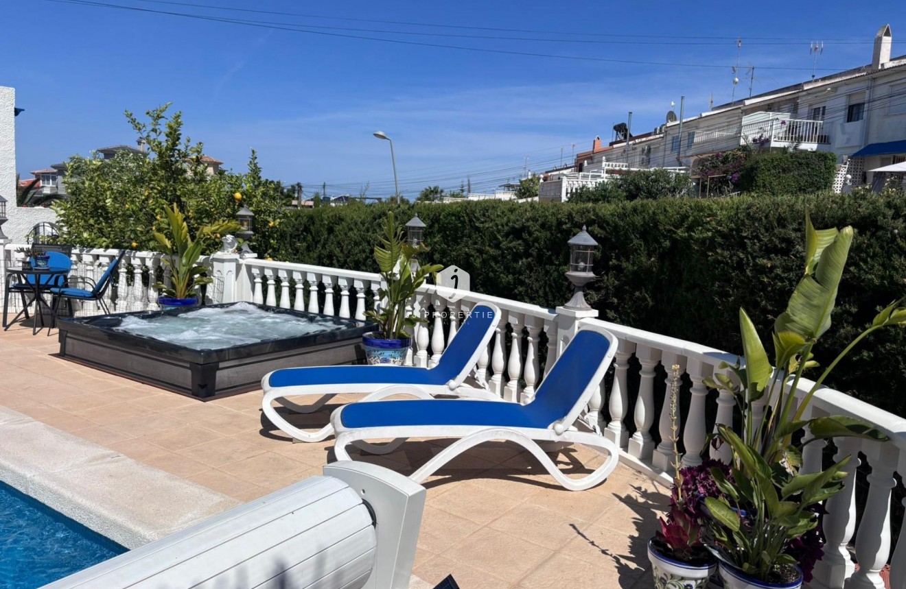 D'occasion - Chalet -
Torrevieja - Los Balcones