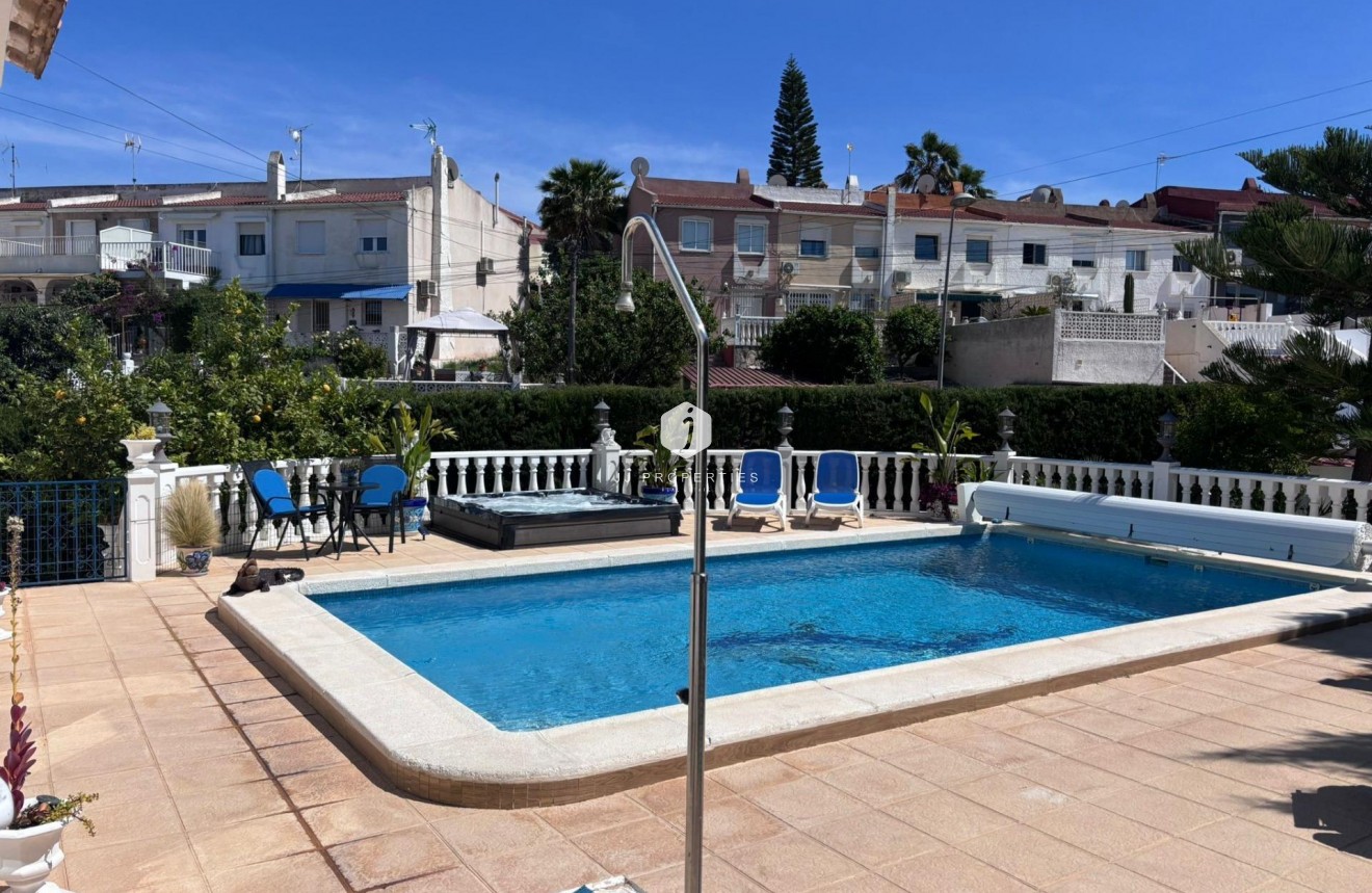 D'occasion - Chalet -
Torrevieja - Los Balcones