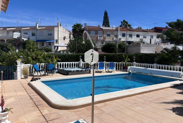 D'occasion - Chalet -
Torrevieja - Los Balcones