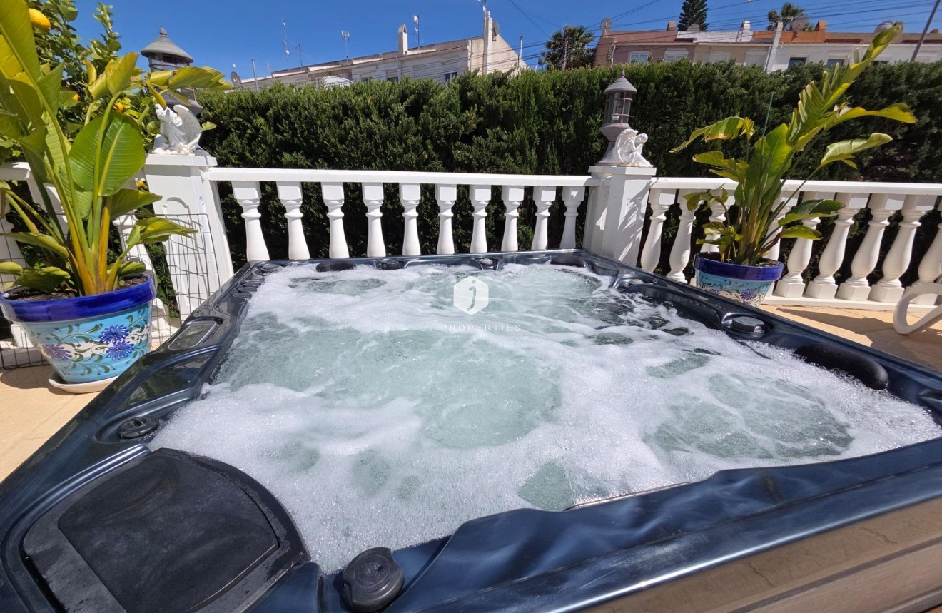 D'occasion - Chalet -
Torrevieja - Los Balcones