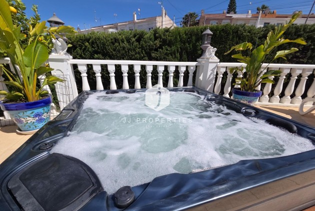 D'occasion - Chalet -
Torrevieja - Los Balcones