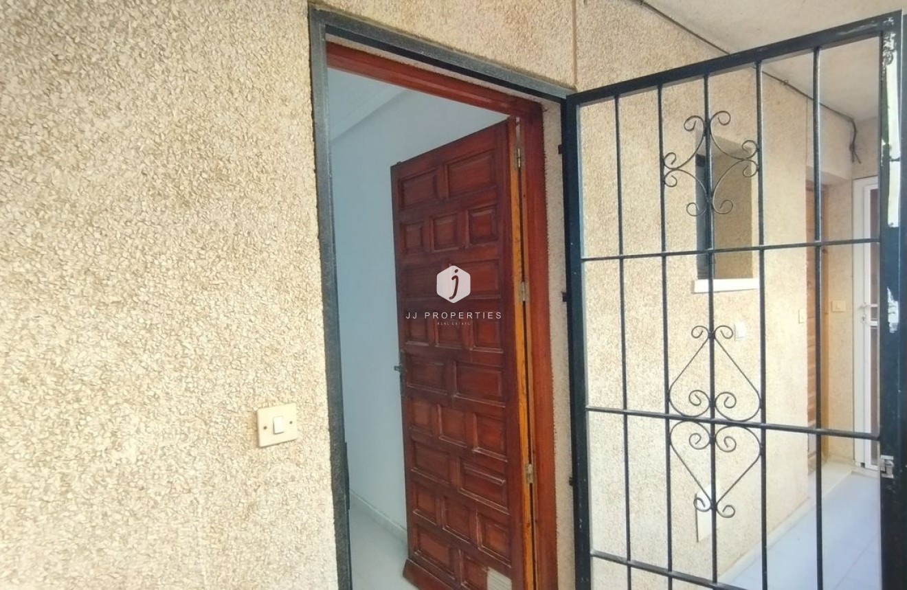 Resale - Apartment / flat -
Torrevieja - Costa Blanca