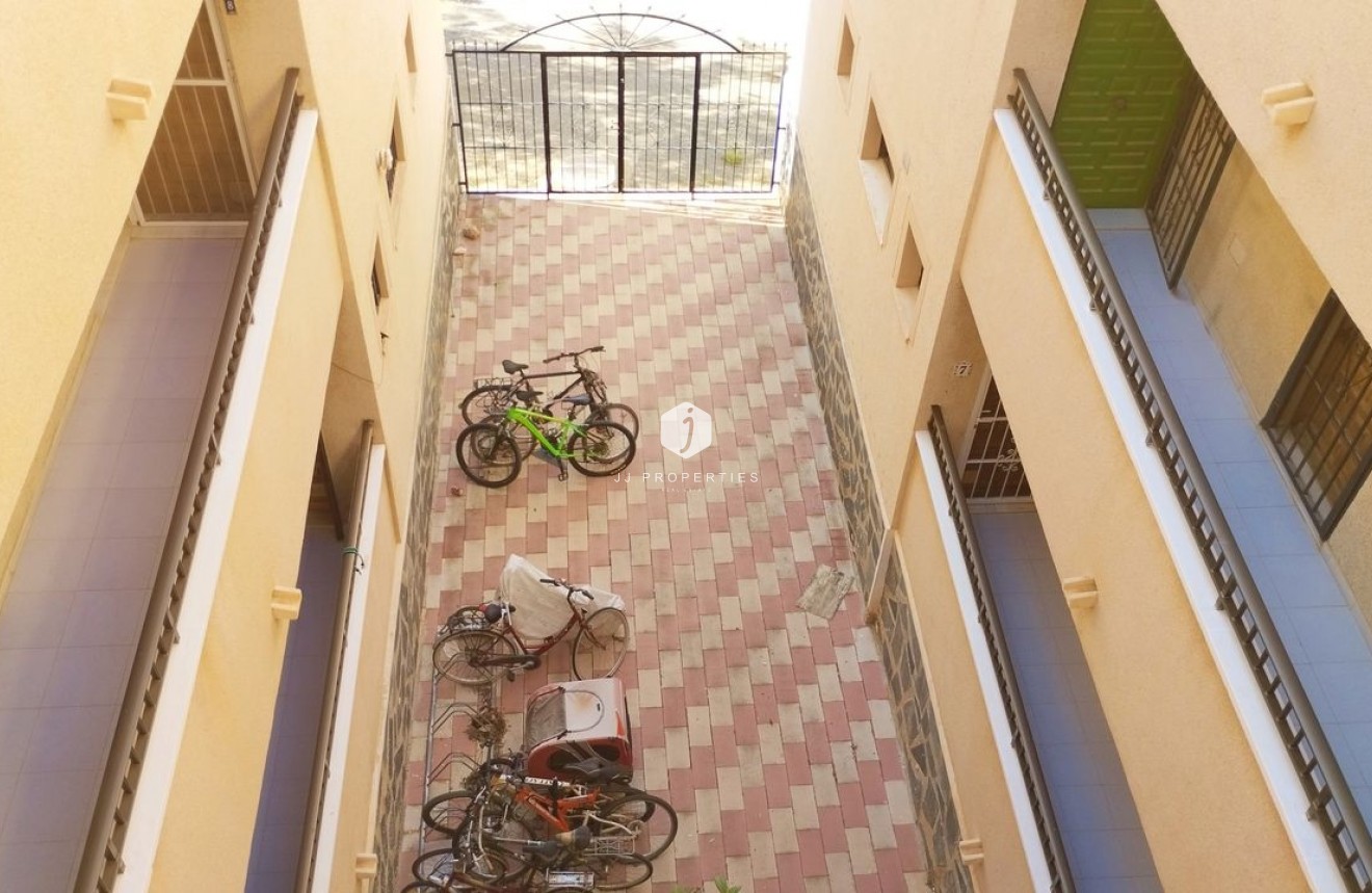 Resale - Apartment / flat -
Torrevieja - Costa Blanca