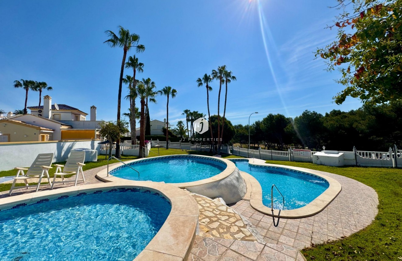 Aus zweiter Hand - Bungalow -
Orihuela Costa - Villamartín-las Filipinas