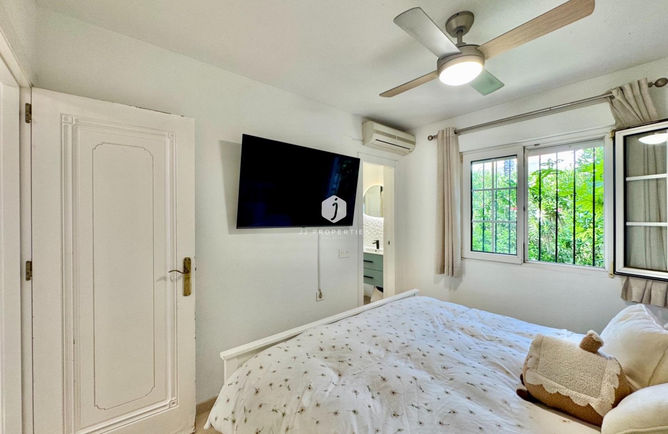 Aus zweiter Hand - Bungalow -
Orihuela Costa - Villamartín-las Filipinas